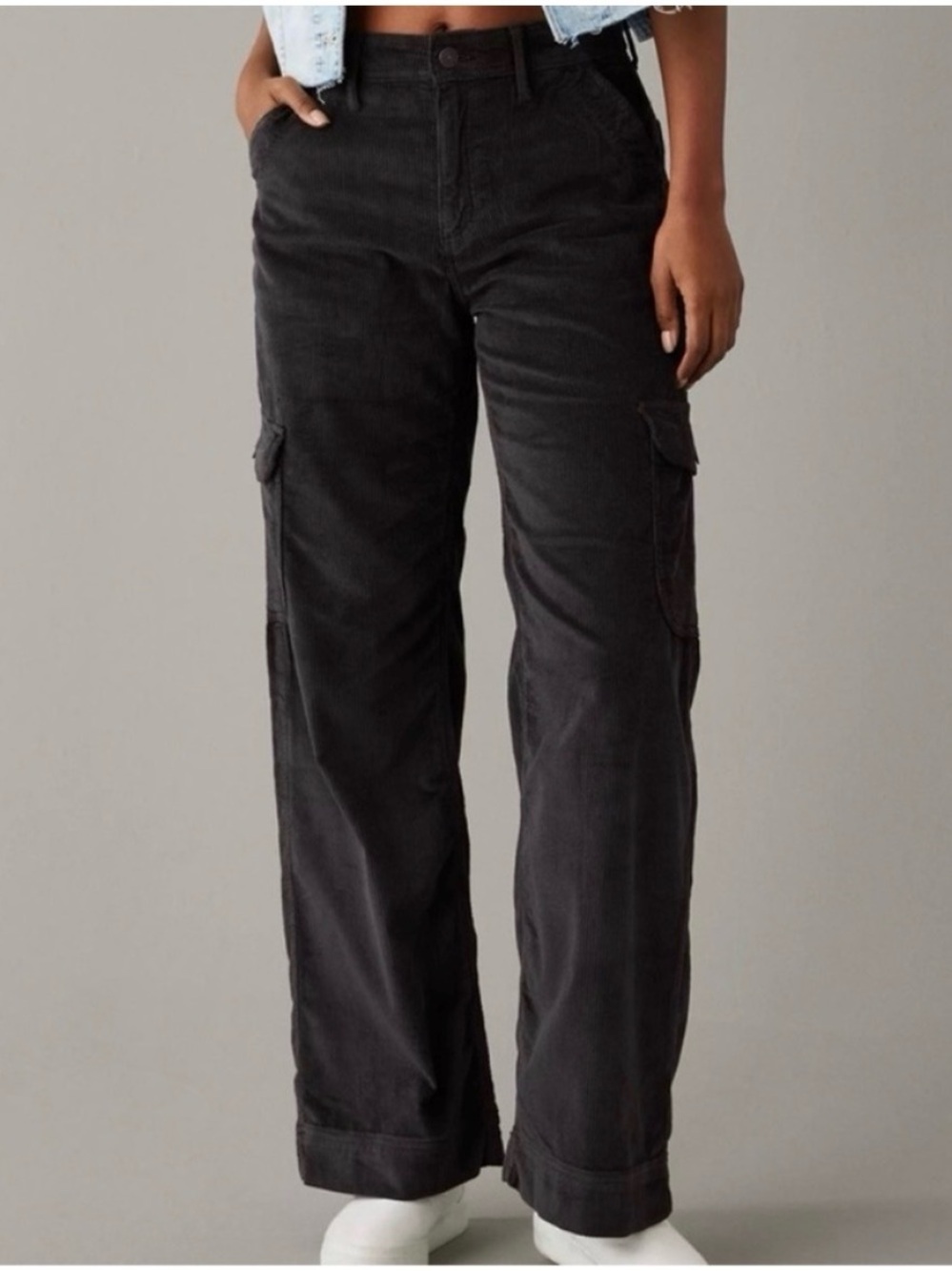 American Eagle Super High Rise Baggy Wide Leg Black Corduroy Cargo Pants Size 6